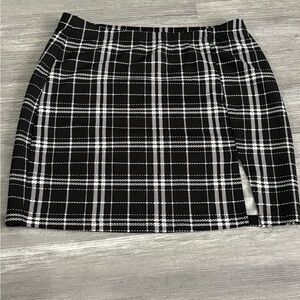 SHEIN Black and White Pencil Mini Skirt with Slit